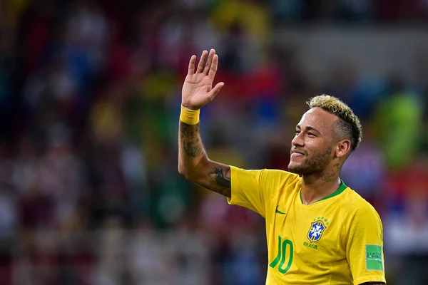 Neymar Brazílie Pozdraví Fanoušky Poté Jeho Tým Porazil Srbsko Jejich — Stock fotografie