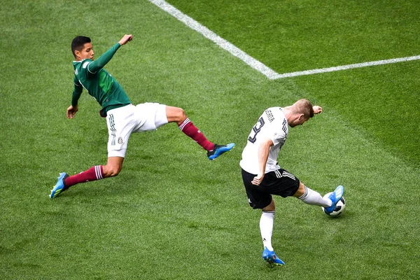 Joueur Mexique Gauche Défie Timo Werner Allemagne Dans Son Match — Photo
