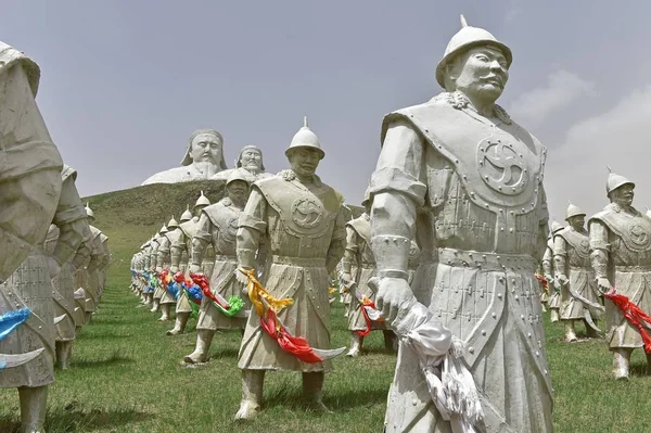 800 Statues Forme Troupe Sont Exposées Devant Stutue Géant Mètres — Photo