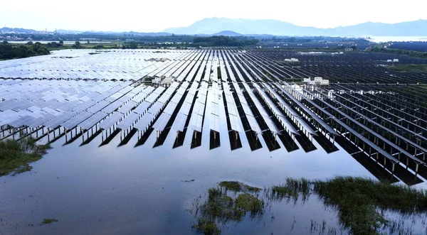 에너지 농장의 Fenyi 카운티 Xinyu 2018에에서 태양광 발전소에 버려진된 댐에서 — 스톡 사진