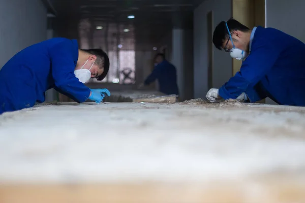 Китайские Рабочие Восстанавливают Культурные Реликвии Центре Защиты Культурных Реликвий Музея — стоковое фото
