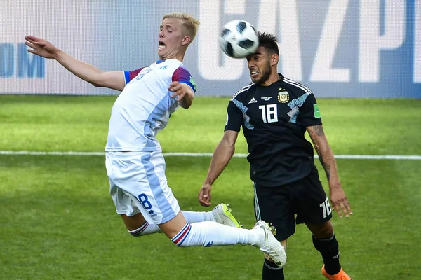 Eduardo Salvio Argentina Derecha Desafía Hordur Bjorgvin Magnusson Islandia Partido — Foto de Stock