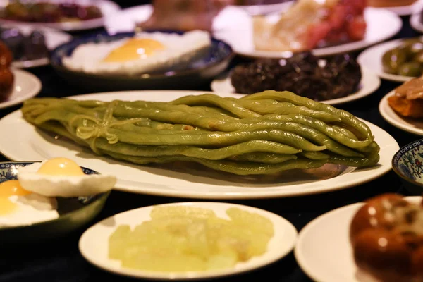 Een Banket Van Gerechten Gesneden Van Edelstenen Jade Tentoongesteld Tijdens — Stockfoto