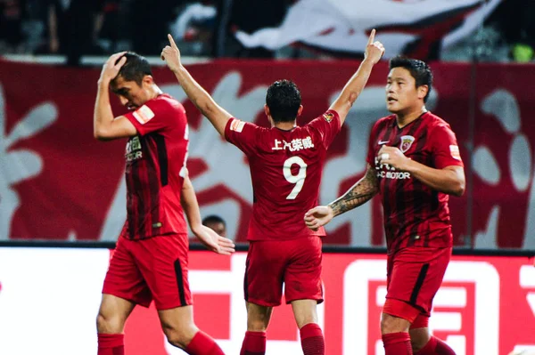 Players Shanghai Sipg Celebrate Scoring Goal Beijing Sinobo Guoan 9Th — Stock Photo, Image