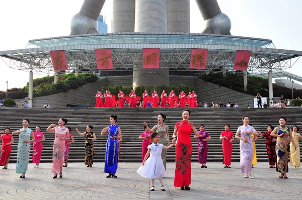 Mujeres Chinas Presentan Haipai Estilo Shanghai Cheongsam También Conocido Como — Foto de Stock