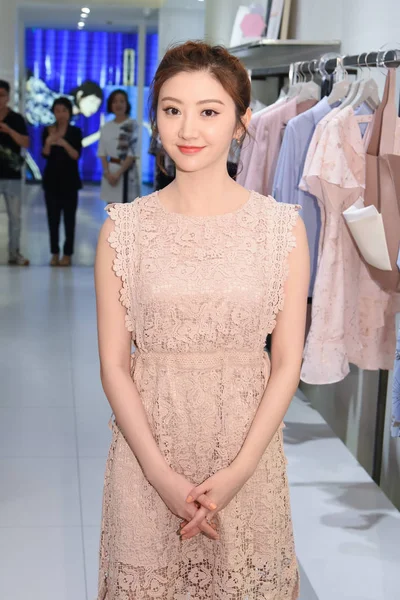 中国の女優 上海でユリのプロモーション イベントに出席 2018 — ストック写真