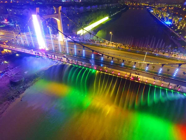 2018 日中国東部の江蘇省南京市江寧区にカラフルなライトに照らされた Xiaolongwan 橋の空撮 — ストック写真