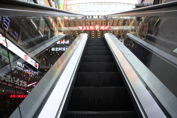 Mini Escalator Trop Étroit Pour Que Les Gens Puissent Tenir — Photo