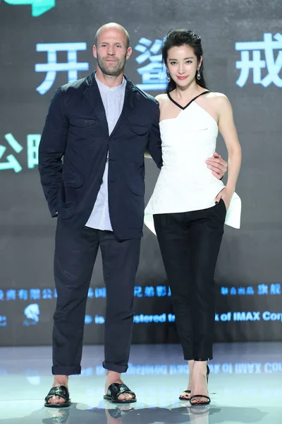 Actor Inglés Jason Statham Izquierda Actriz China Bingbing Asisten Una — Foto de Stock