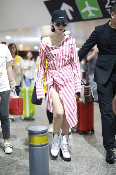 Cantante Attrice Cinese Victoria Song Song Qian Arriva All Aeroporto — Foto Stock