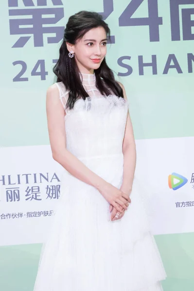 香港の女優アンジェラベイビー ポーズ 2018 上海で第 回上海テレビ祭の閉会式のレッド カーペットに到着すると — ストック写真