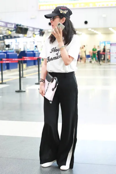 Chinese Actress Bingbing Arrives Beijing Capital International Airport Beijing China — Stock Photo, Image