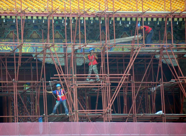 Chinese Workers Labor Renovation Site Tian Anmen Rostrum Beijing China — Stok fotoğraf