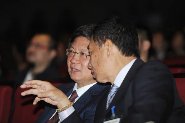 Sun Hongbin Lewej Prezes Sunac Chiny Holdings Ltd Terry Gou — Zdjęcie stockowe