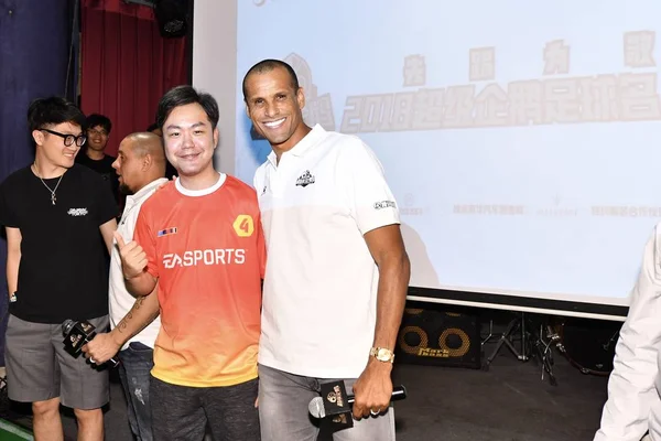 Brasiliens Ehemaliger Fußballstar Rivaldo Macht Fotos Mit Einem Fan Bei — Stockfoto