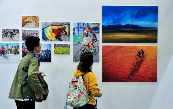 Persone Visitano 28Esima Fiera Internazionale Della Bicicletta Cina Shanghai Cina — Foto Stock
