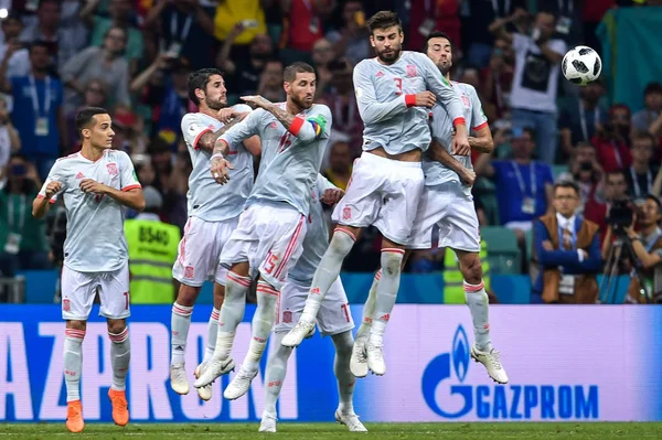 Spaniens Fußballer Springen Ihrem Spiel Der Gruppe Während Der Fußball — Stockfoto