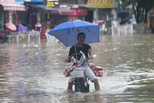 Cyclist Rides Flooded Road Heavy Rainstorm Caused Typhoon Ewiniar Fourth — Stock Photo, Image