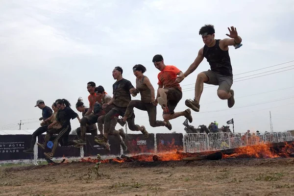 Participantes Competem Curso Obstáculos Infiniti Spartan Race 2018 Pequim China — Fotografia de Stock