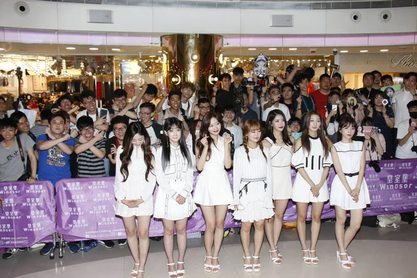 Члени Групи Південнокорейських Дівчина Lovelyz Бути Присутнім Акційні Гонконгу Китай — стокове фото