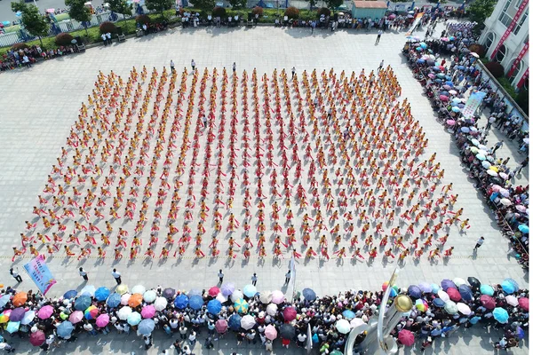 Alunos Chineses Realizam Aeróbica Tambor Uma Escola Primária Condado Xuyi — Fotografia de Stock