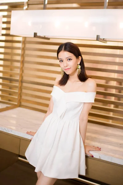 Taiwanees Actrice Vivian Sung Yun Hua Vormt Voor Portretfoto Tijdens — Stockfoto