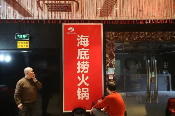 Ügyfelek Várakoznak Kívül Hotpot Étterem Haidilao Shanghai Kína Február 2015 — Stock Fotó