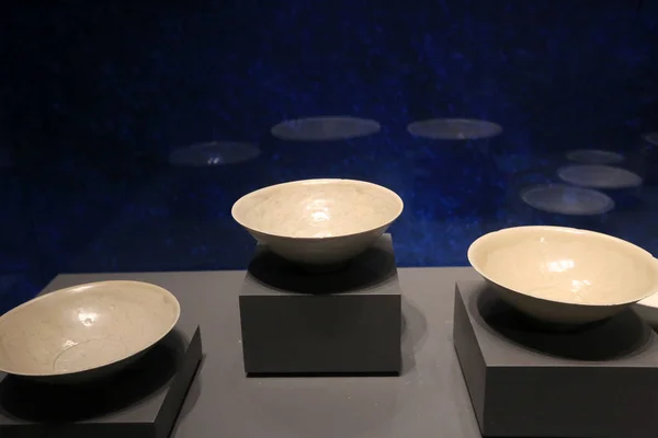 Produtos Cerâmicos Escavados Huaguangjiao Estão Exposição Durante Uma Exposição Museu — Fotografia de Stock