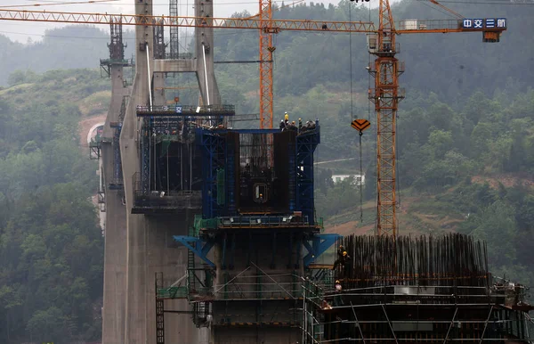 2018年5月3日 重慶市周バイ町に建設中の江江江鉄道橋 — ストック写真