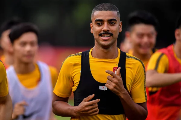 Brazilský Fotbalista Alan Carvalho Číny Guangzhou Evergrande Taobao Účastní Tréninku — Stock fotografie