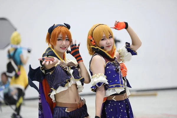 Cosers Chinos Vestidos Con Trajes Cosplay Posan Durante Beijing International —  Fotos de Stock