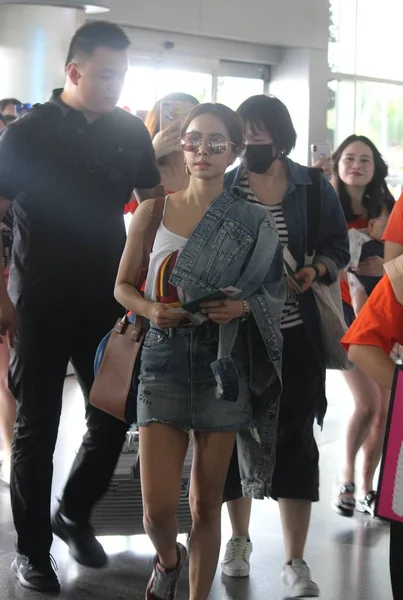 Тайванська Співачки Jolin Цай Центрі Прибуває Сямень Gaoqi Міжнародному Аеропорту — стокове фото