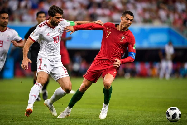 Cristiano Ronaldo Portugal Derecha Desafía Karim Ansarifard Irán Partido Del — Foto de Stock