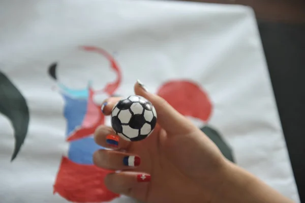 Οπαδός Του Γυναικείου Ποδοσφαίρου Δείχνει Τον Σχεδιασμό Καρφί Τέχνης Εμπνευσμένα — Φωτογραφία Αρχείου