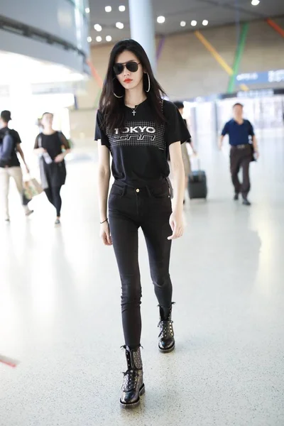 Chinees Model Mengyao Beter Bekend Als Ming Arriveert Shanghai Hongqiao — Stockfoto