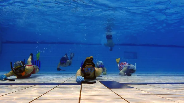 Auf Diesem Undatierten Foto Nehmen Mitglieder Einer Unterwasser Hockey Mannschaft — Stockfoto