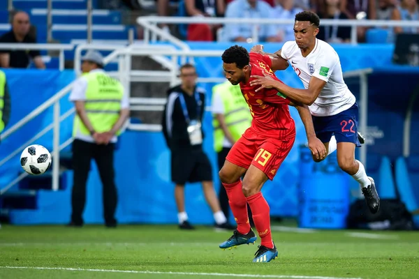 Mousa Dembele Bélgica Esquerda Desafia Trent Alexander Arnold Inglaterra Seu — Fotografia de Stock