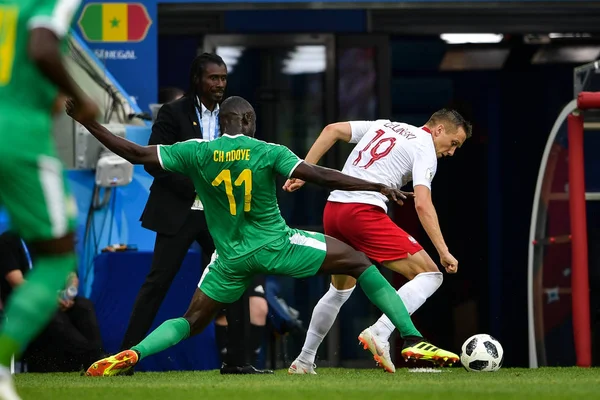 Cheikh Doye Senegal Esquerda Desafia Piotr Zielinski Polônia Seu Jogo — Fotografia de Stock