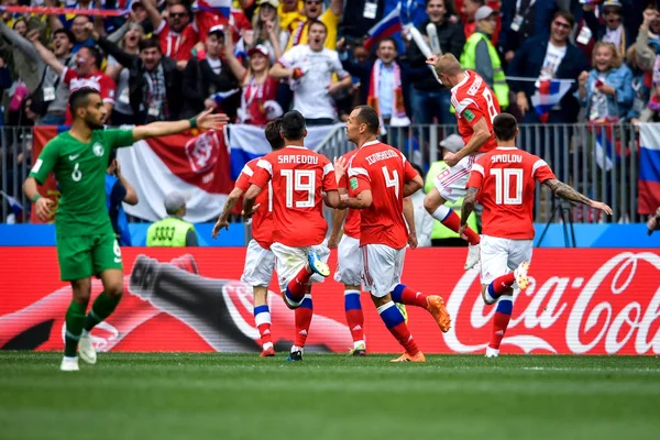 Jogadores Rússia Comemoram Após Yuri Gazinsky Marcar Primeiro Gol Contra — Fotografia de Stock