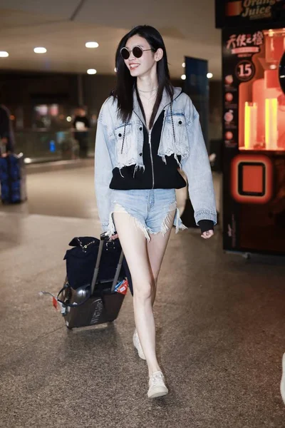 Modelo Chinês Mengyao Mais Conhecido Como Ming Retratado Aeroporto Internacional — Fotografia de Stock