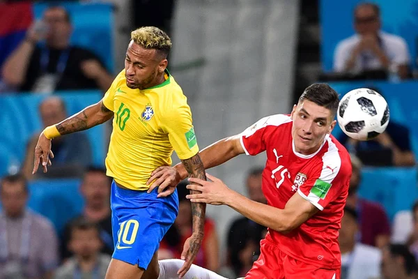 Neymar Brasil Esquerda Desafia Nikola Milenkovic Sérvia Seu Jogo Grupo — Fotografia de Stock