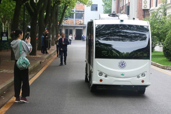Mini Autobús Sin Conductor Funciona Una Carretera Campus Universidad Jiao — Foto de Stock