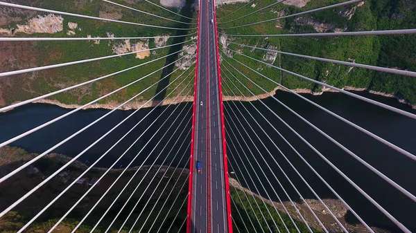 2018年5月5日 中国西南贵州省毕节市钱溪县最长斜拉桥之一的亚奇河大桥鸟图 — 图库照片