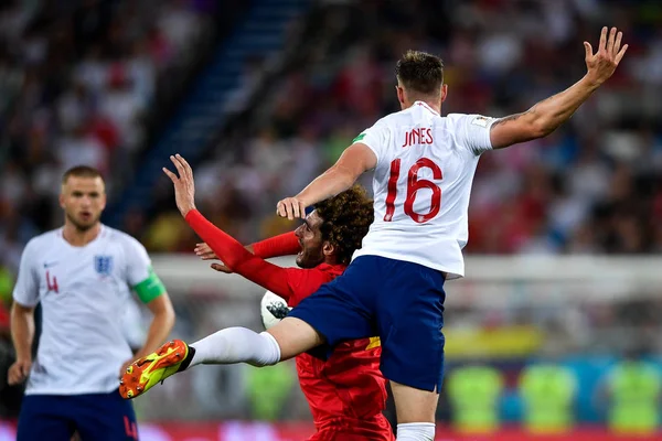 Phil Jones Inglaterra Derecha Desafía Jugador Bélgica Partido Del Grupo — Foto de Stock