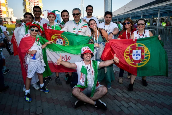 Aficionados Iraníes Reúnen Fuera Del Estadio Mordovia Arena Antes Del —  Fotos de Stock