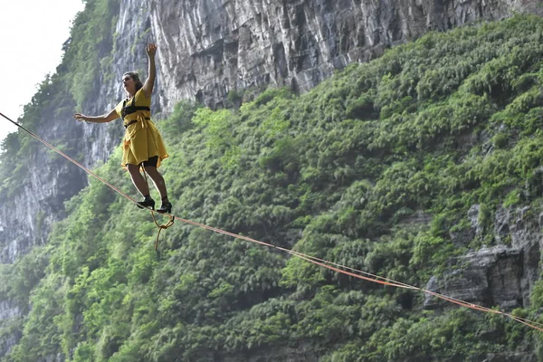 Mia Noblet Del Canada Partecipa Concorso Slackline Tacchi Alti Una — Foto Stock