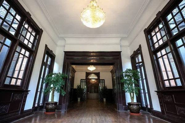 具有历史意义的德拉蒙德公寓 一座三层英国文艺复兴风格的别墅 由普莱斯于1917年建造 中国上海华山路 2018年6月7日 — 图库照片