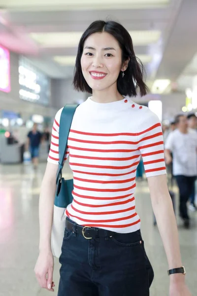 Chinees Model Liu Wen Afgebeeld Shanghai Hongqiao Sncf Station Shanghai — Stockfoto