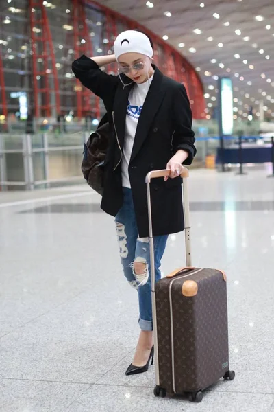 Κινέζα Ηθοποιός Ανεμιστήρα Bingbing Φτάνει Στην Διεθνές Αεροδρόμιο Beijing Capital — Φωτογραφία Αρχείου