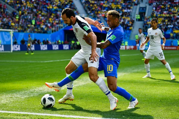 Neymar Right Brazil Challenges Marco Urena Costa Rica Group Match — Stock Photo, Image